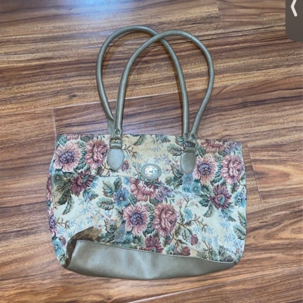 Floral vintage shoulder bag